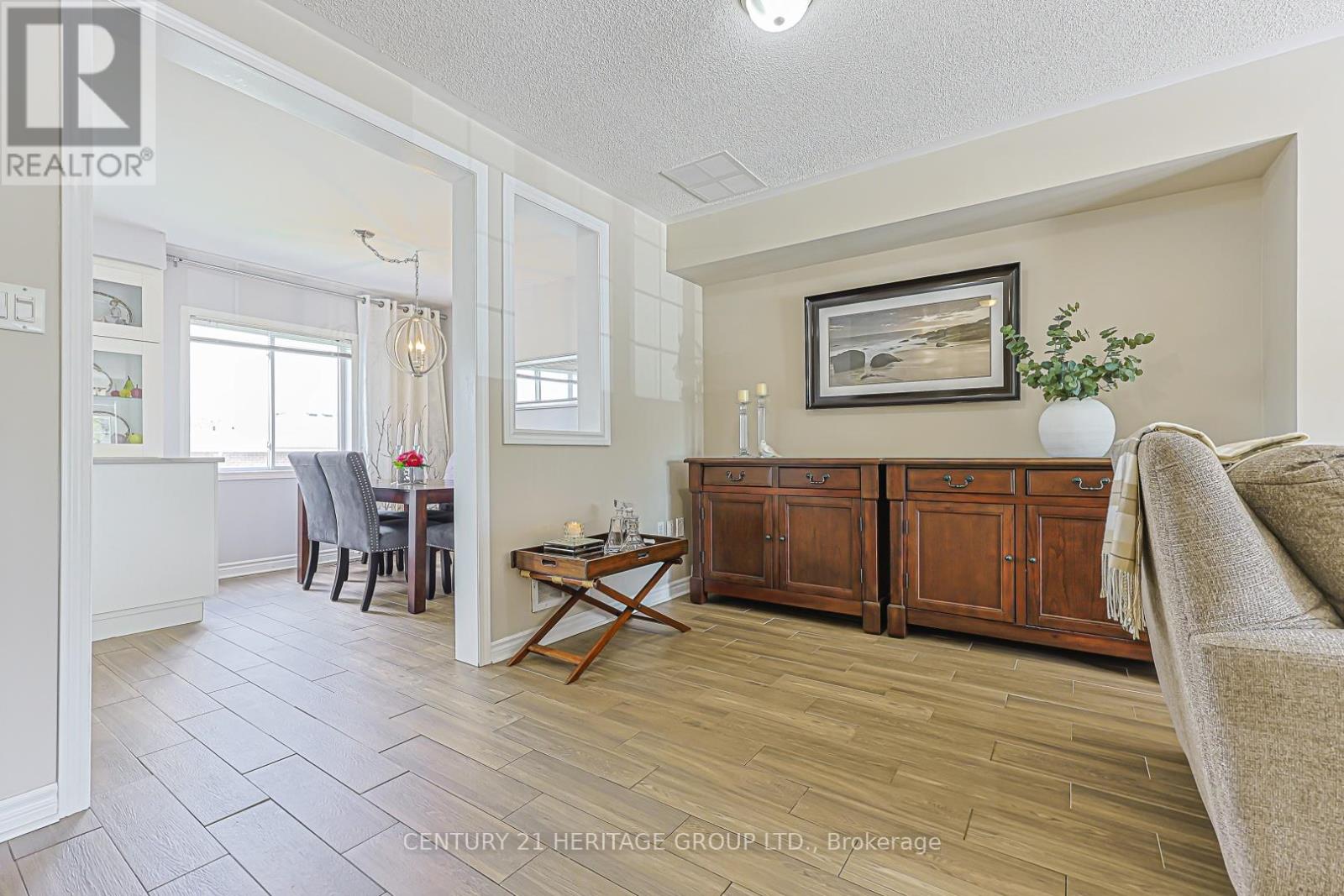 22 VILLAGE GREEN LANE - 10