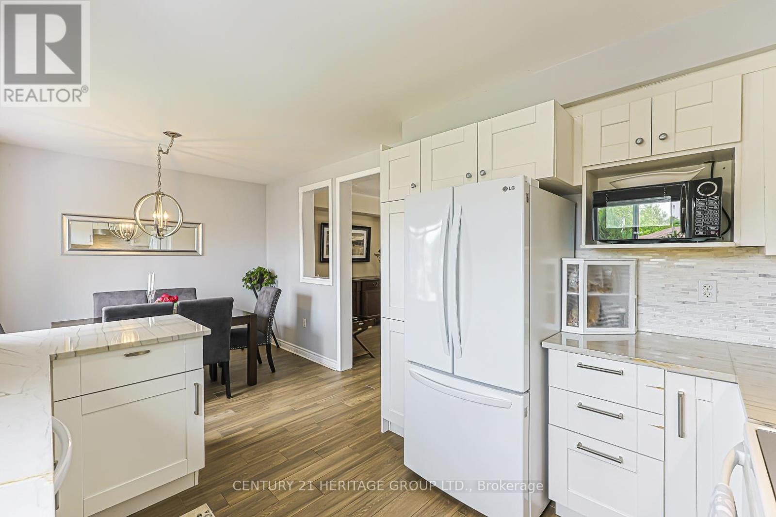 22 VILLAGE GREEN LANE - 14