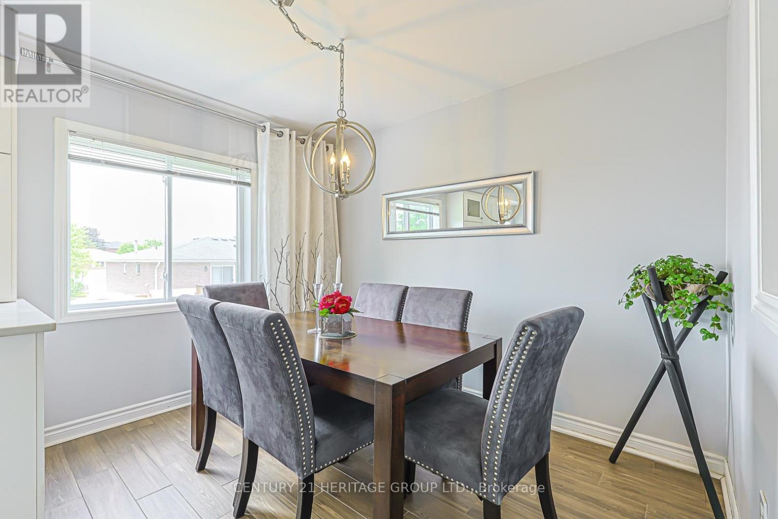 22 VILLAGE GREEN LANE - 15