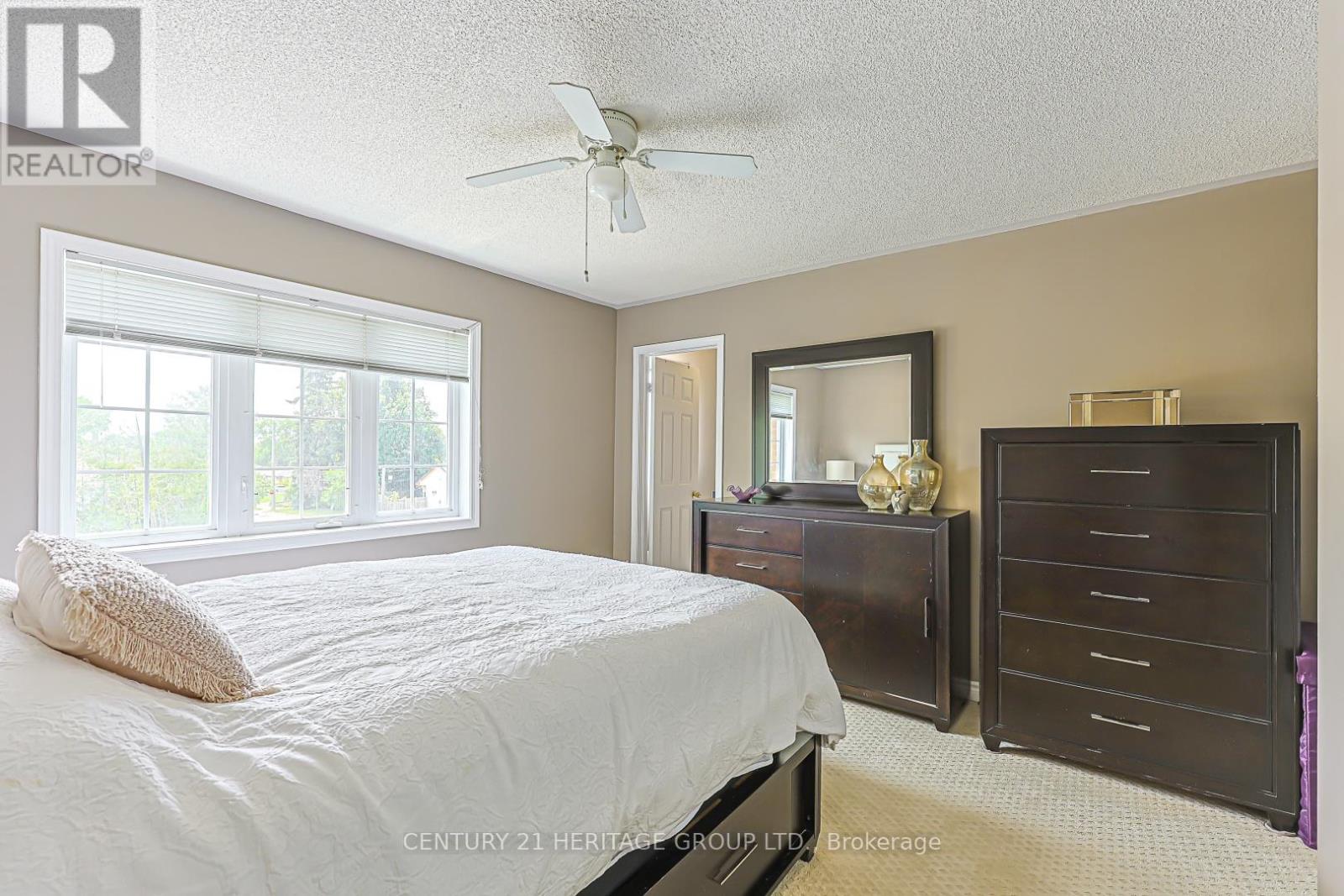 22 VILLAGE GREEN LANE - 22
