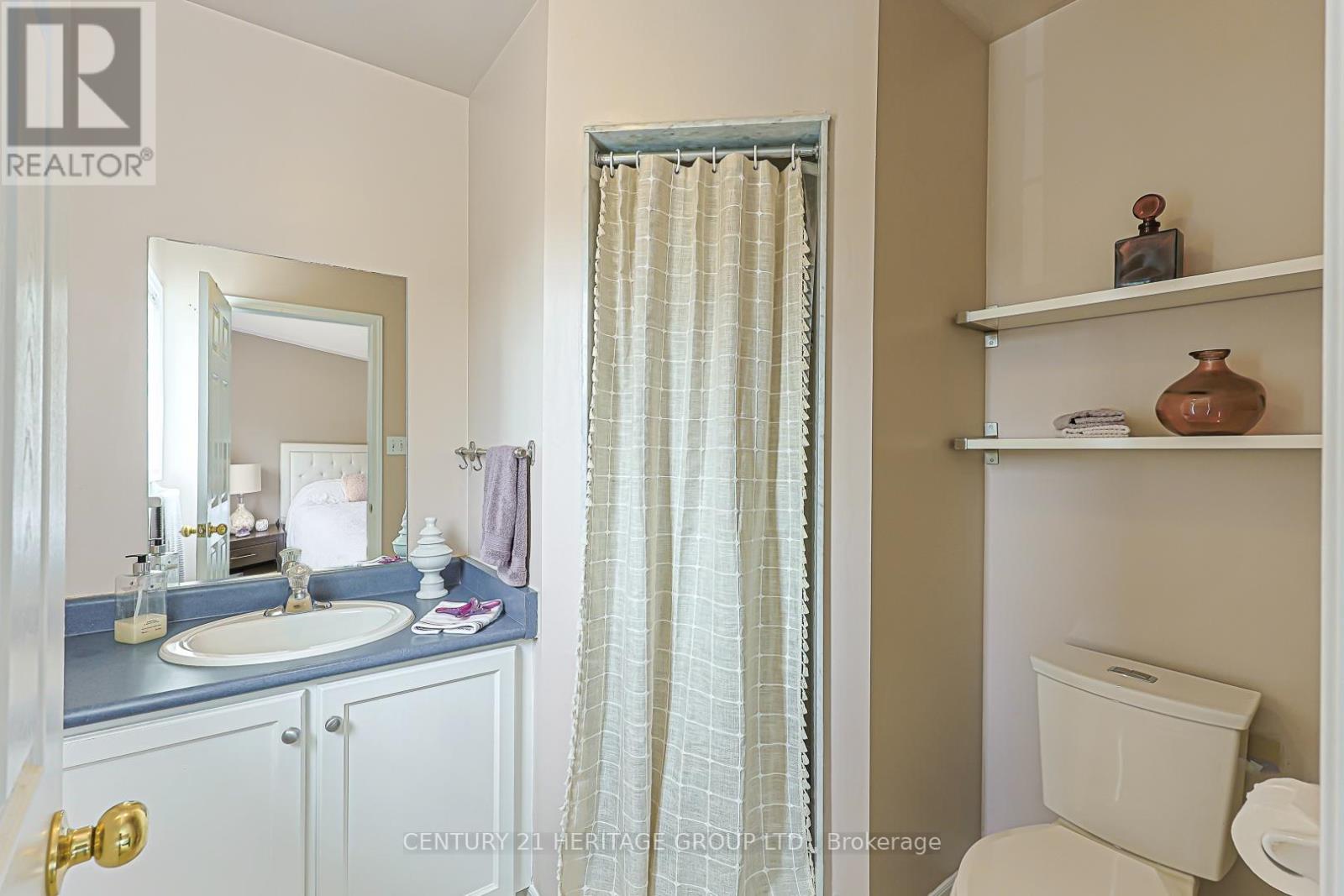 22 VILLAGE GREEN LANE - 23