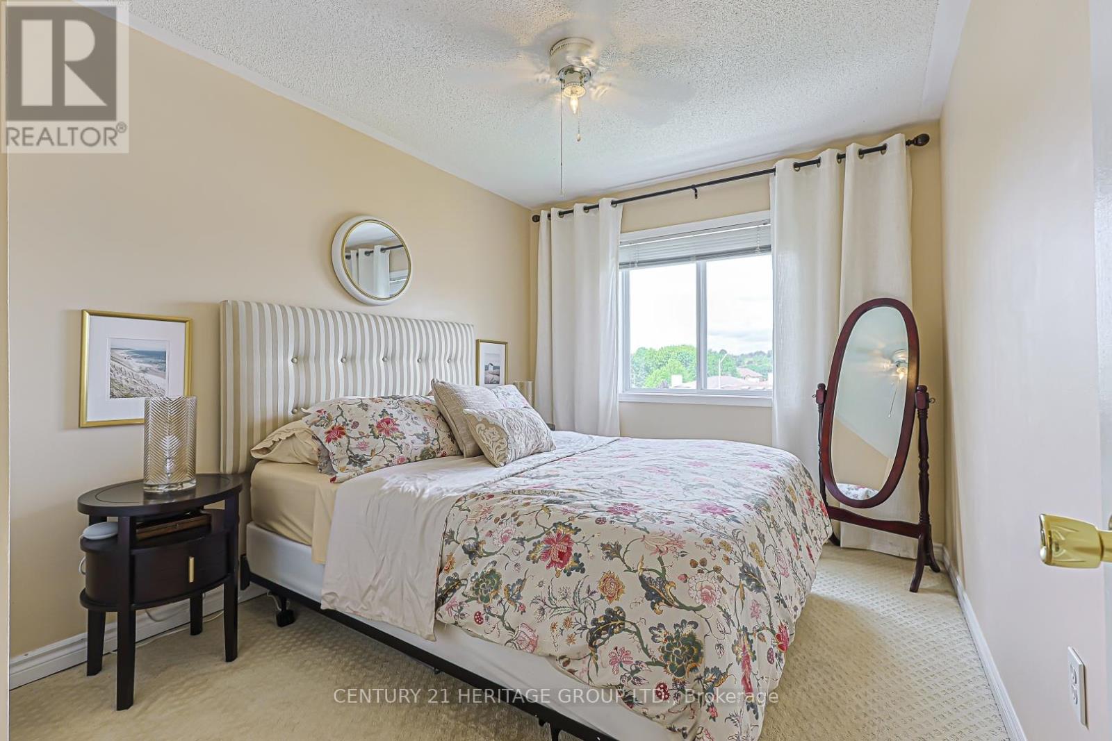 22 VILLAGE GREEN LANE - 26