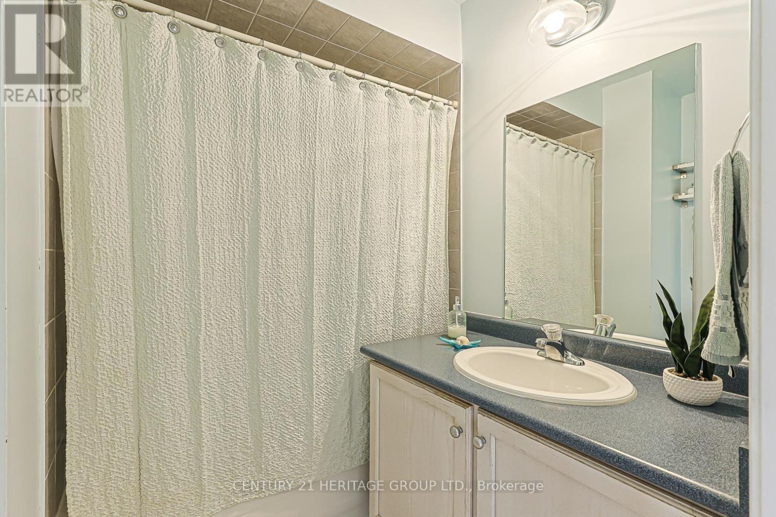 22 VILLAGE GREEN LANE - 28