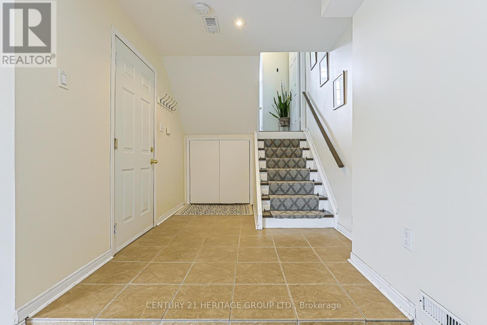 22 VILLAGE GREEN LANE - 29