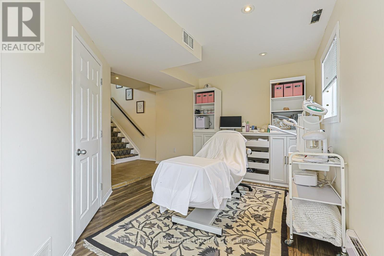 22 VILLAGE GREEN LANE - 31
