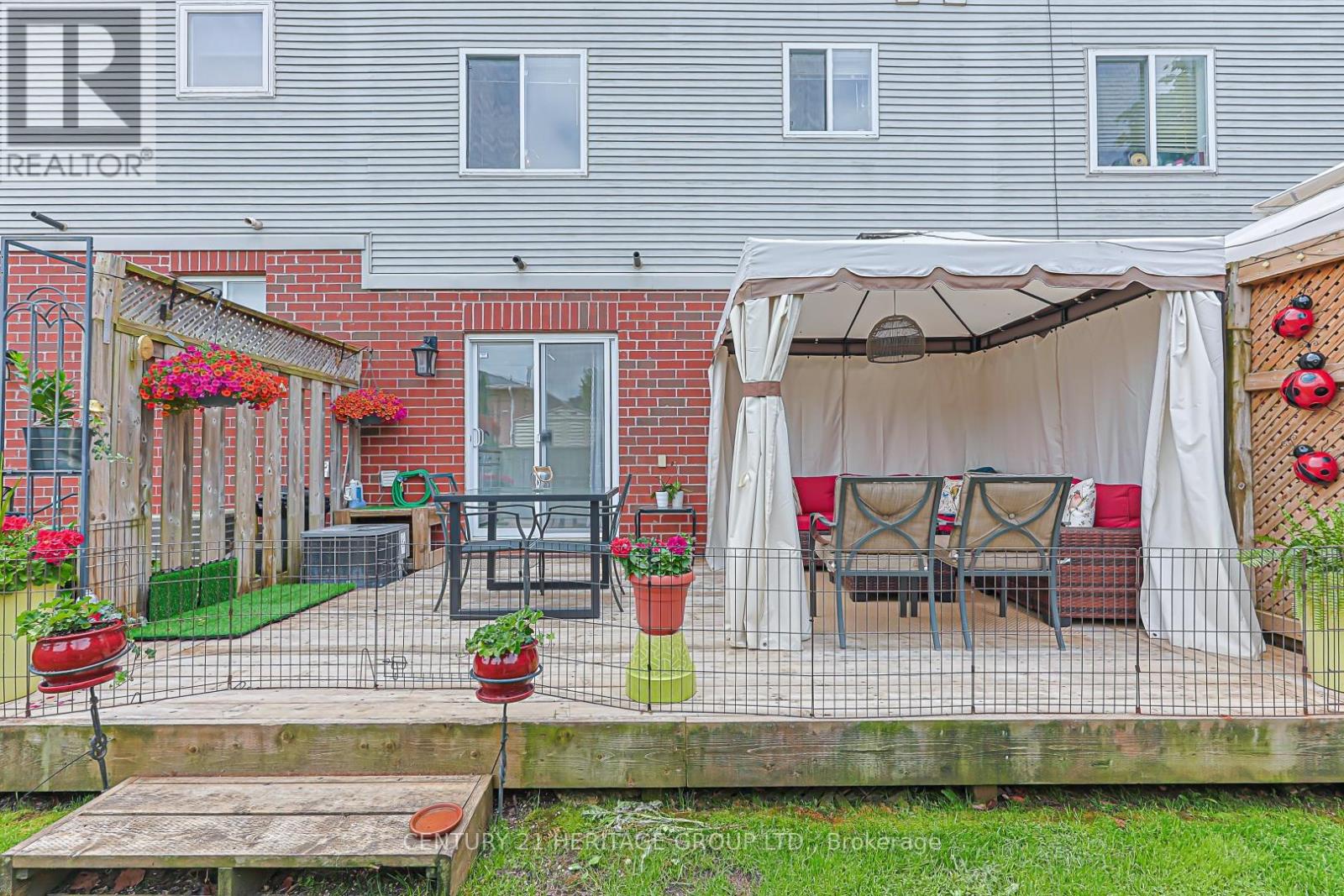22 VILLAGE GREEN LANE - 33