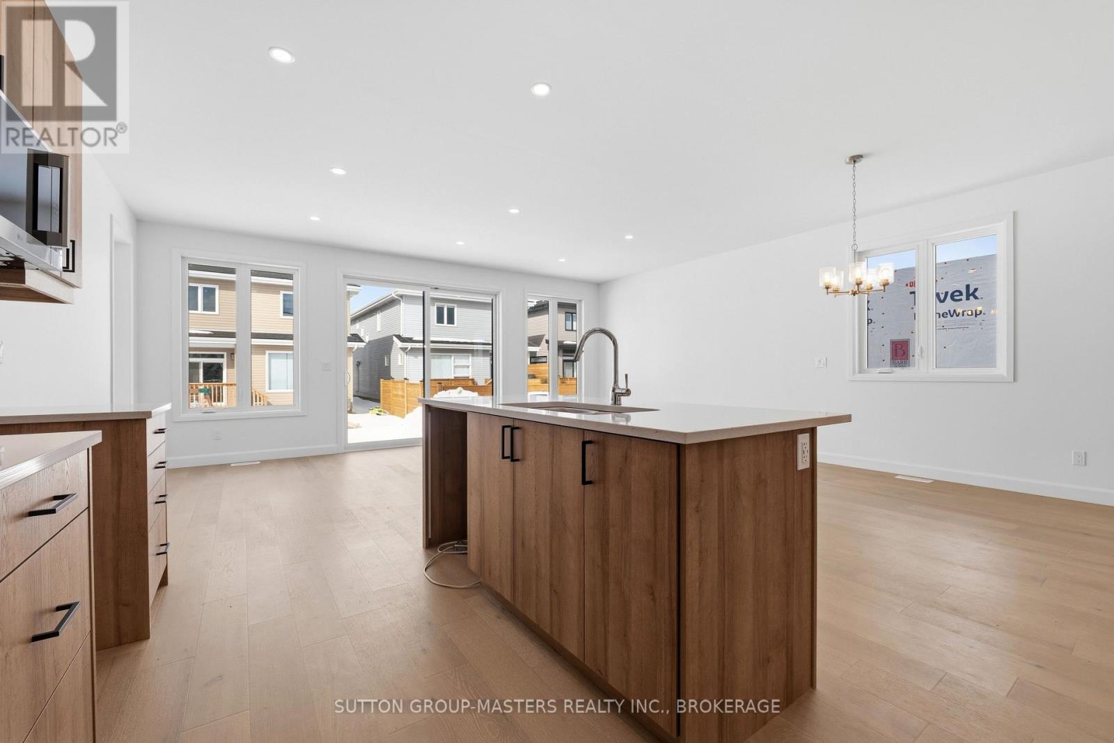 218 SUPERIOR DRIVE - 6