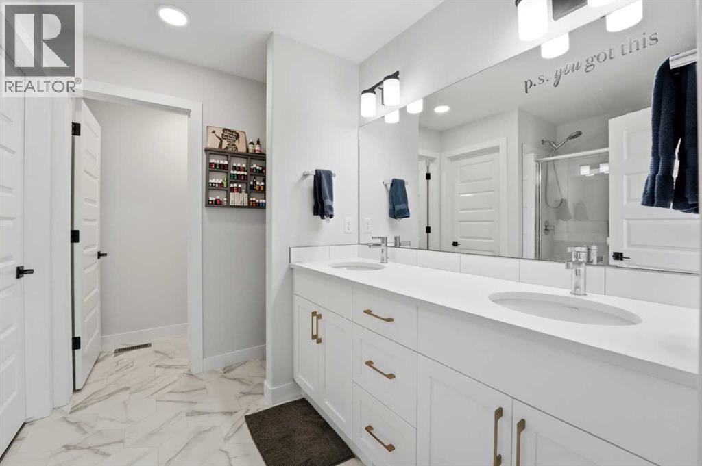 The primary bedroom suite has a 4-piece ensuite featuring its own water closet and a large walk-in closet
