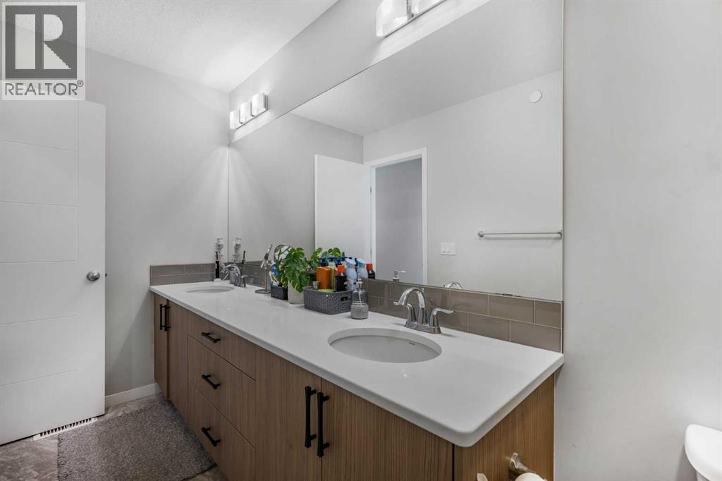 35 Howse Manor NE - 43