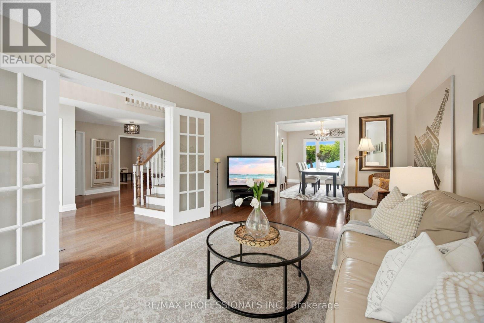18 KINGFISHER COURT - 10