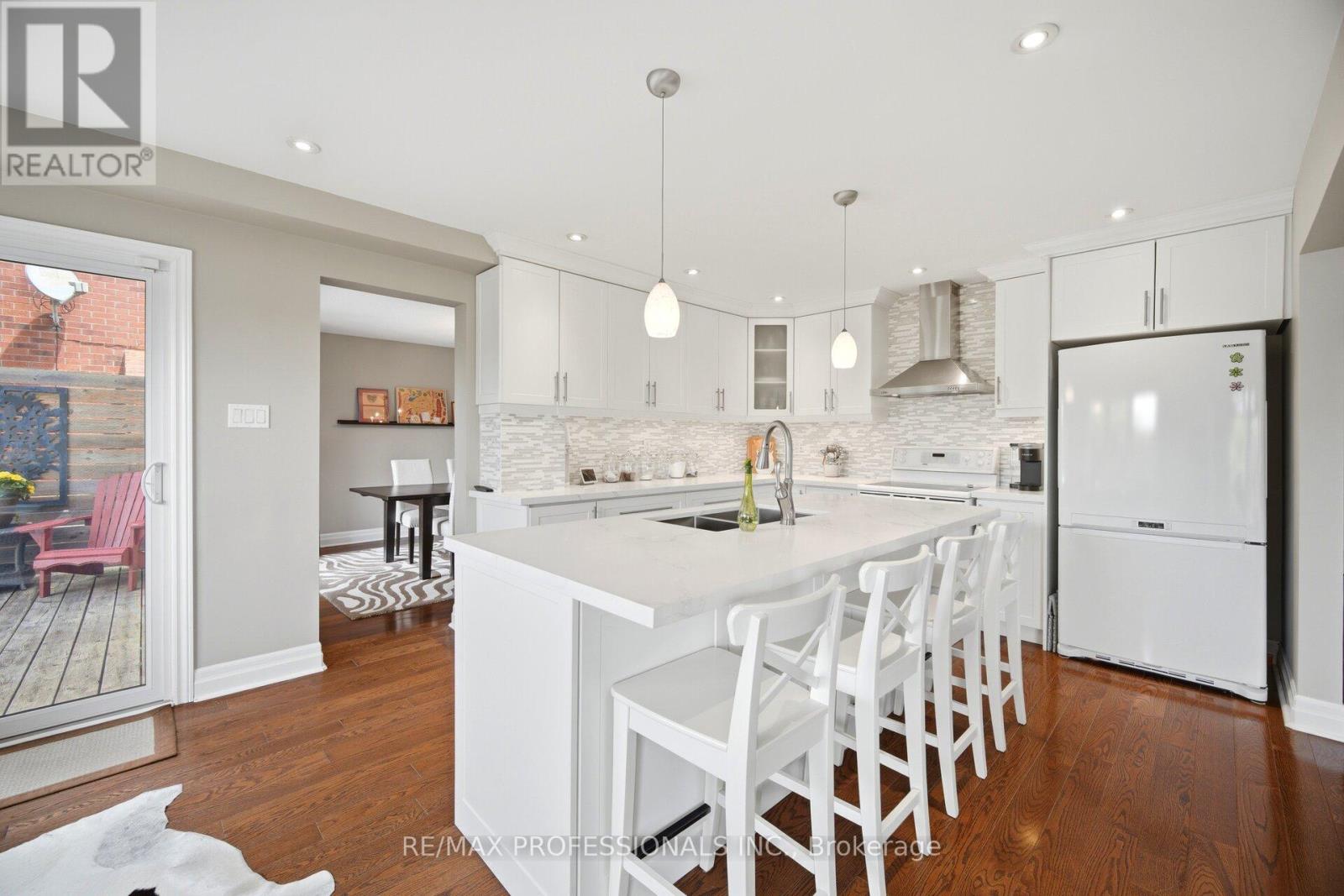 18 KINGFISHER COURT - 13