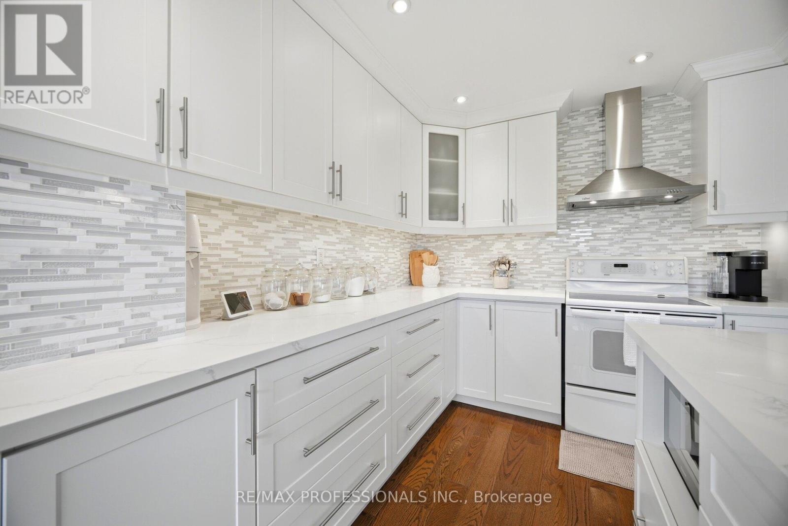 18 KINGFISHER COURT - 14