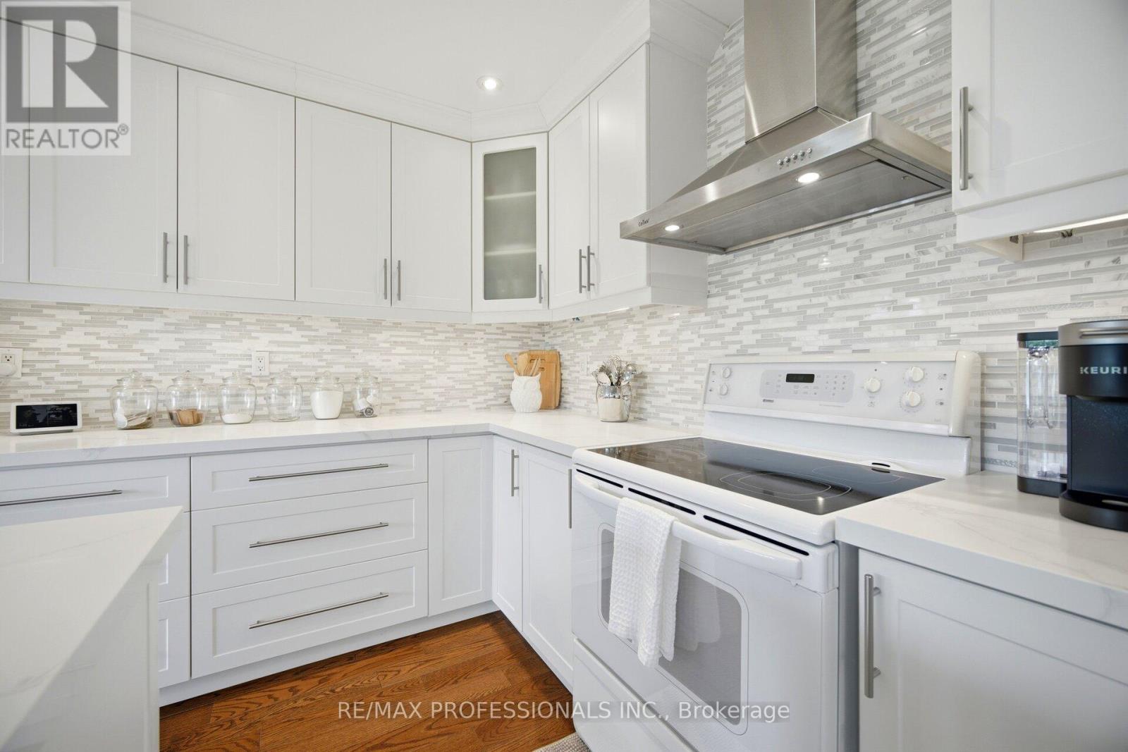 18 KINGFISHER COURT - 16