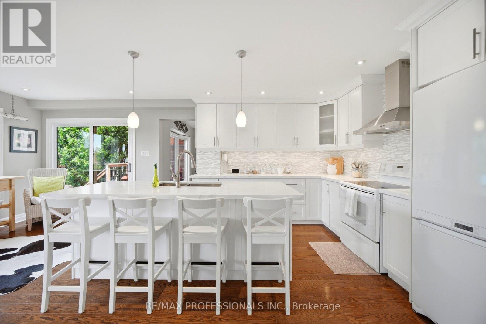 18 KINGFISHER COURT - 17