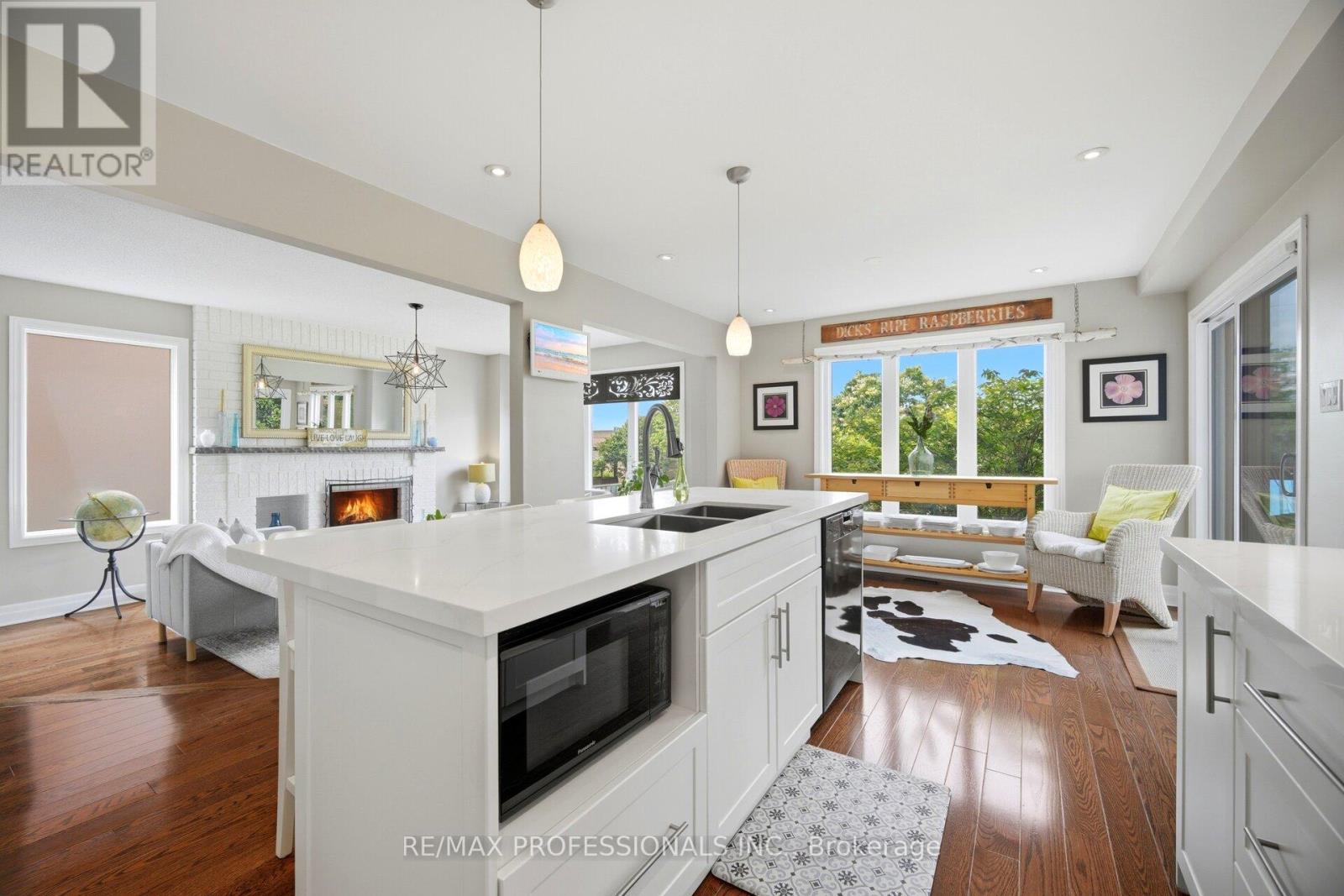 18 KINGFISHER COURT - 18