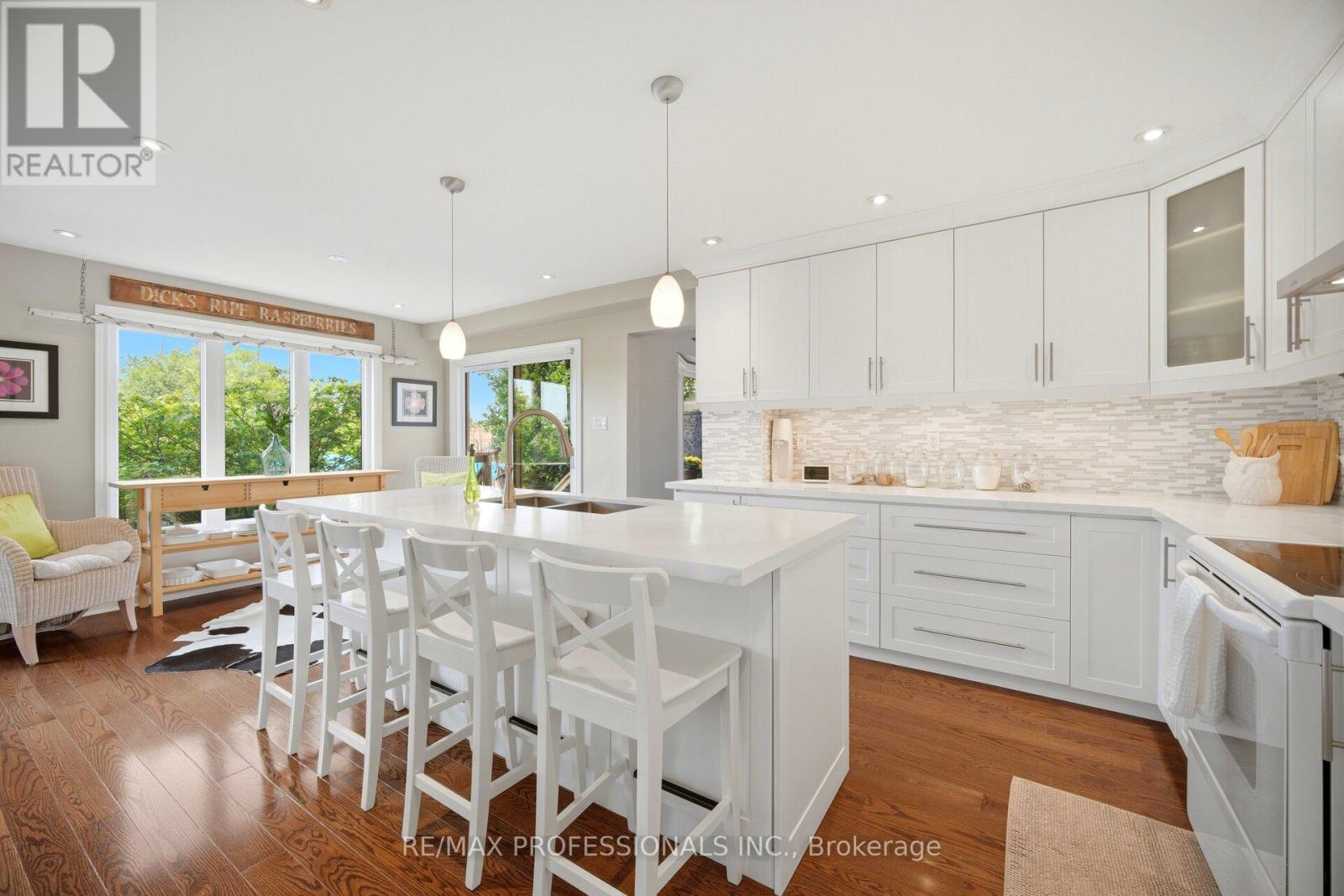 18 KINGFISHER COURT - 19