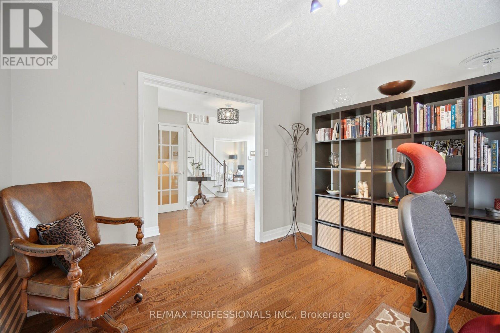 18 KINGFISHER COURT - 24
