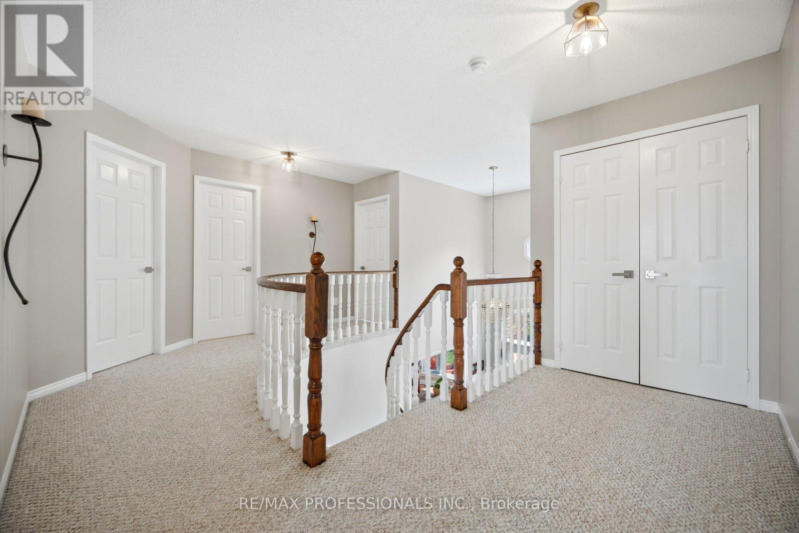 18 KINGFISHER COURT - 27