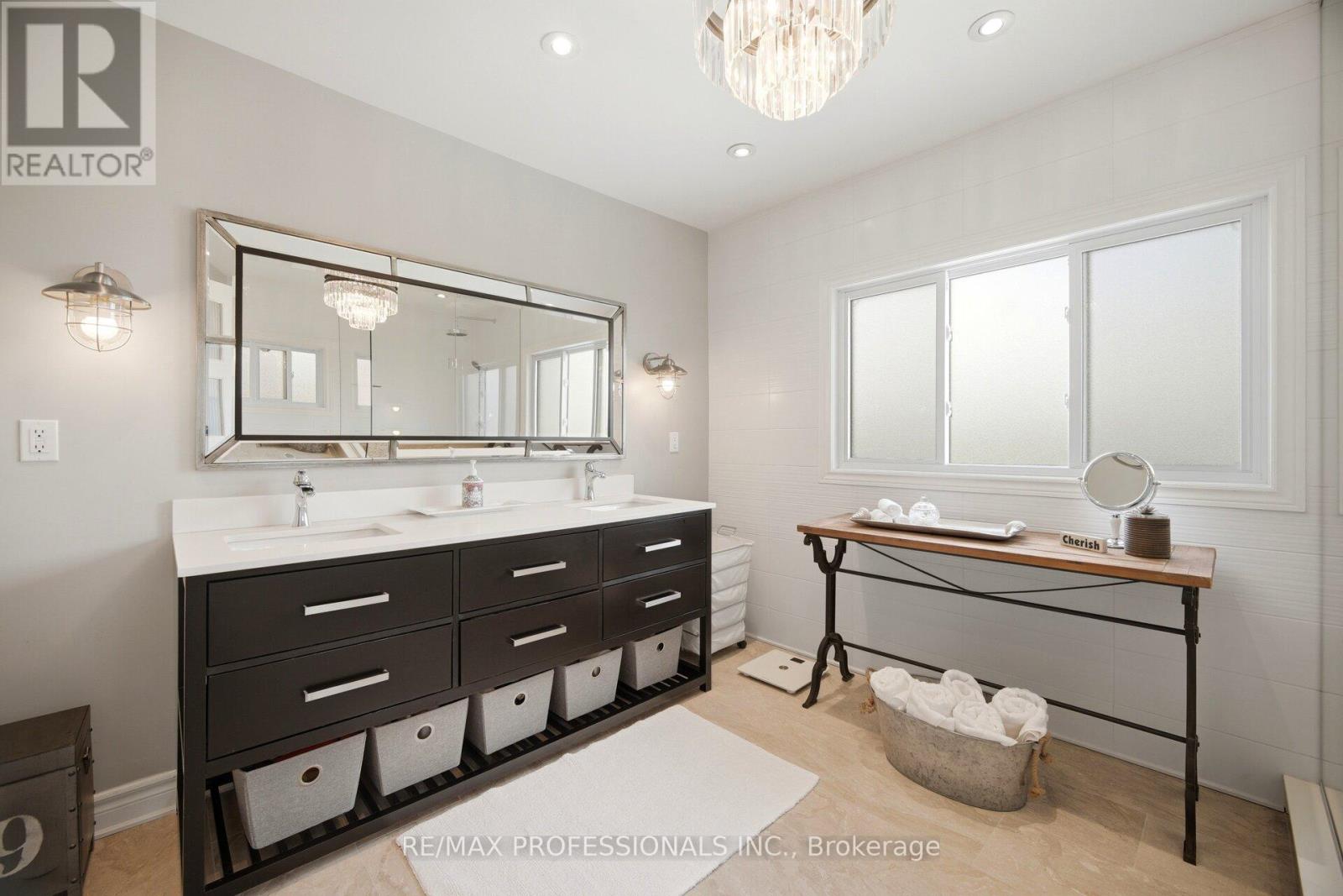 18 KINGFISHER COURT - 30