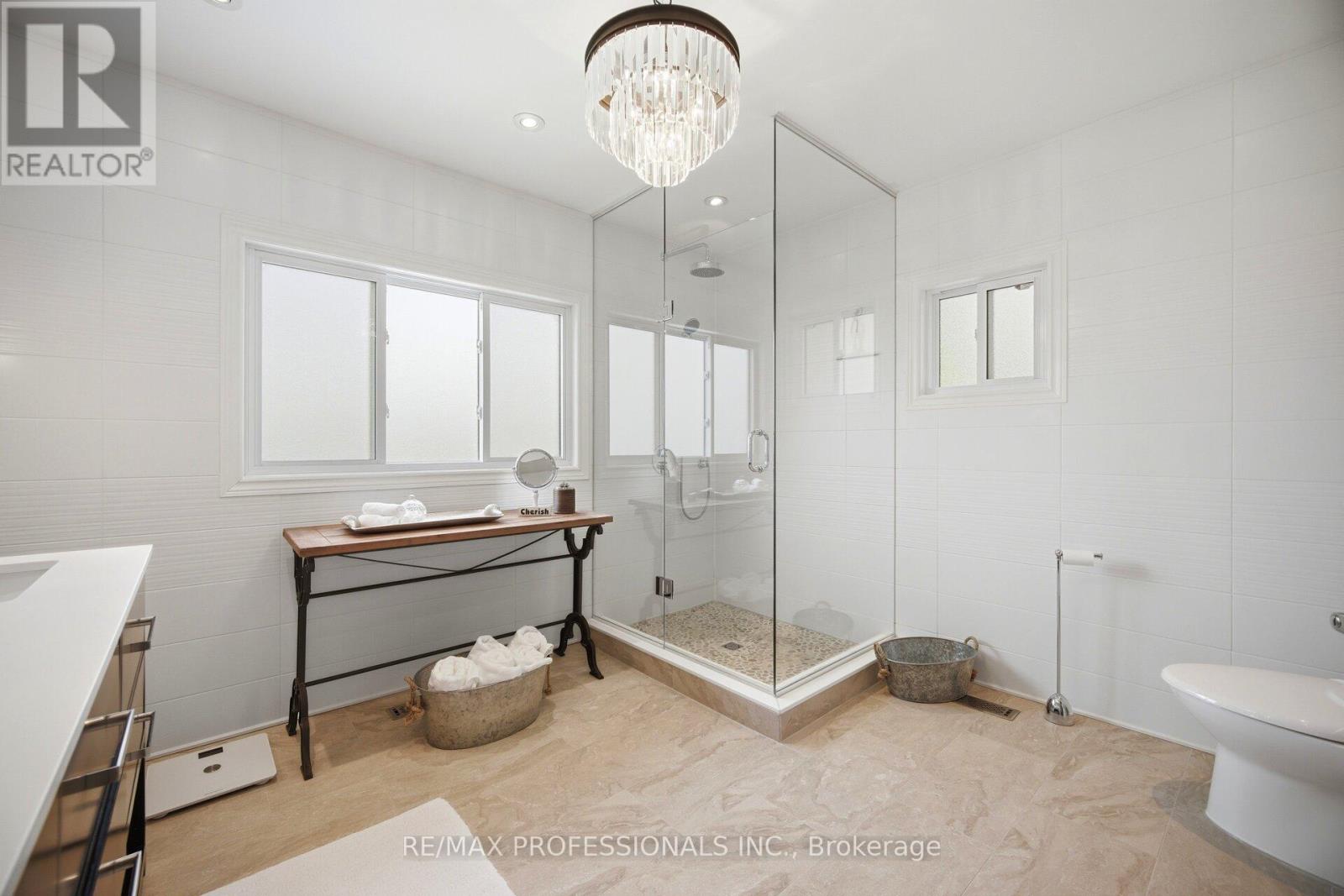18 KINGFISHER COURT - 31