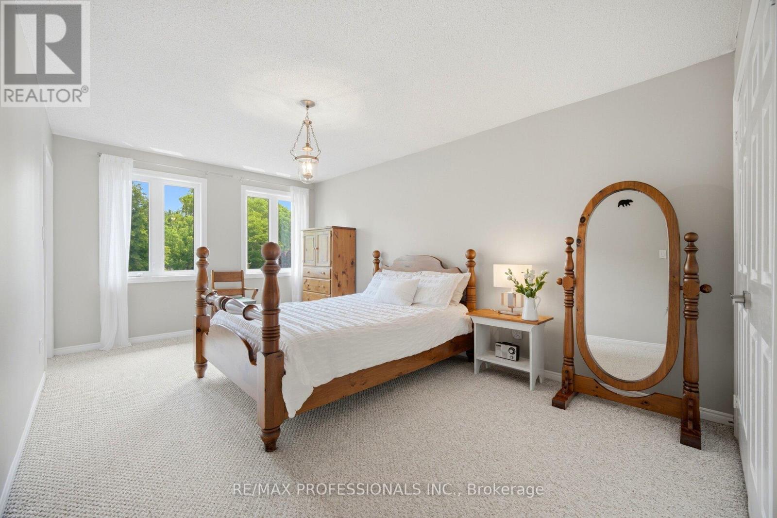 18 KINGFISHER COURT - 32