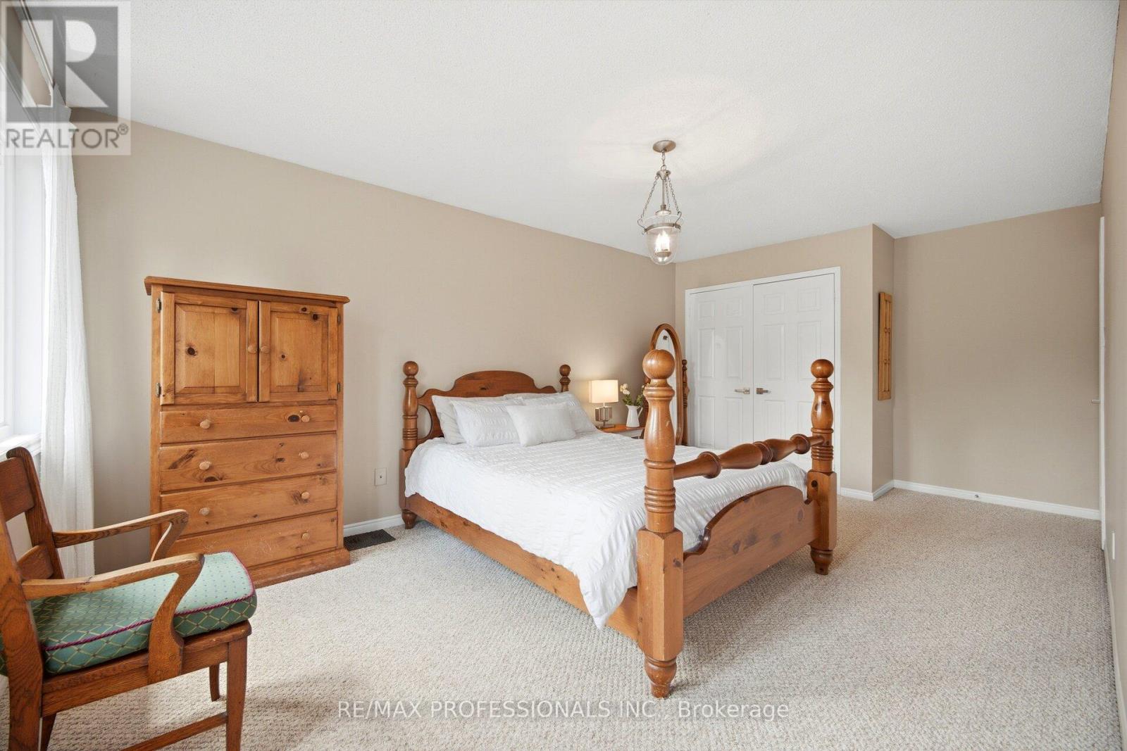 18 KINGFISHER COURT - 33