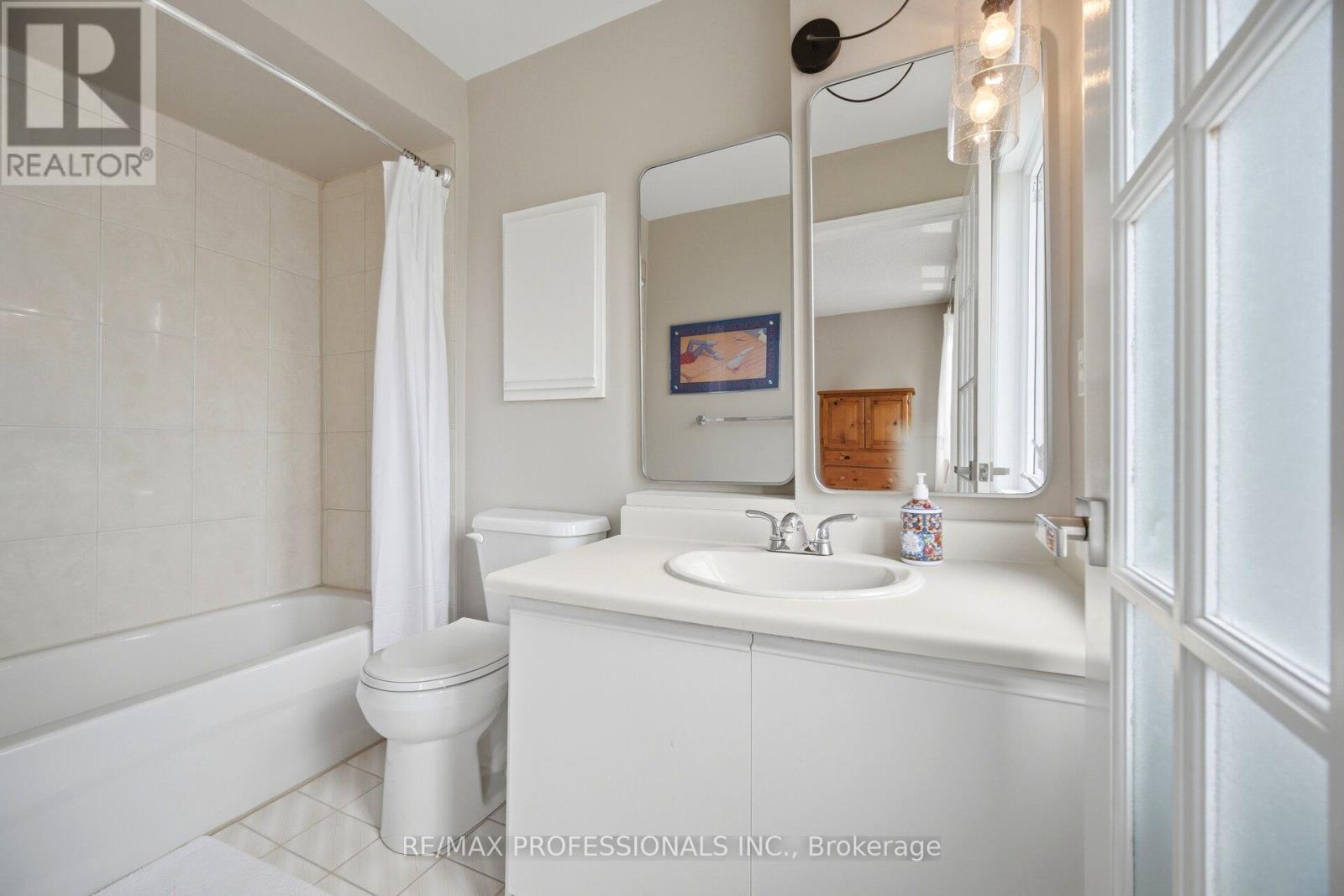 18 KINGFISHER COURT - 34
