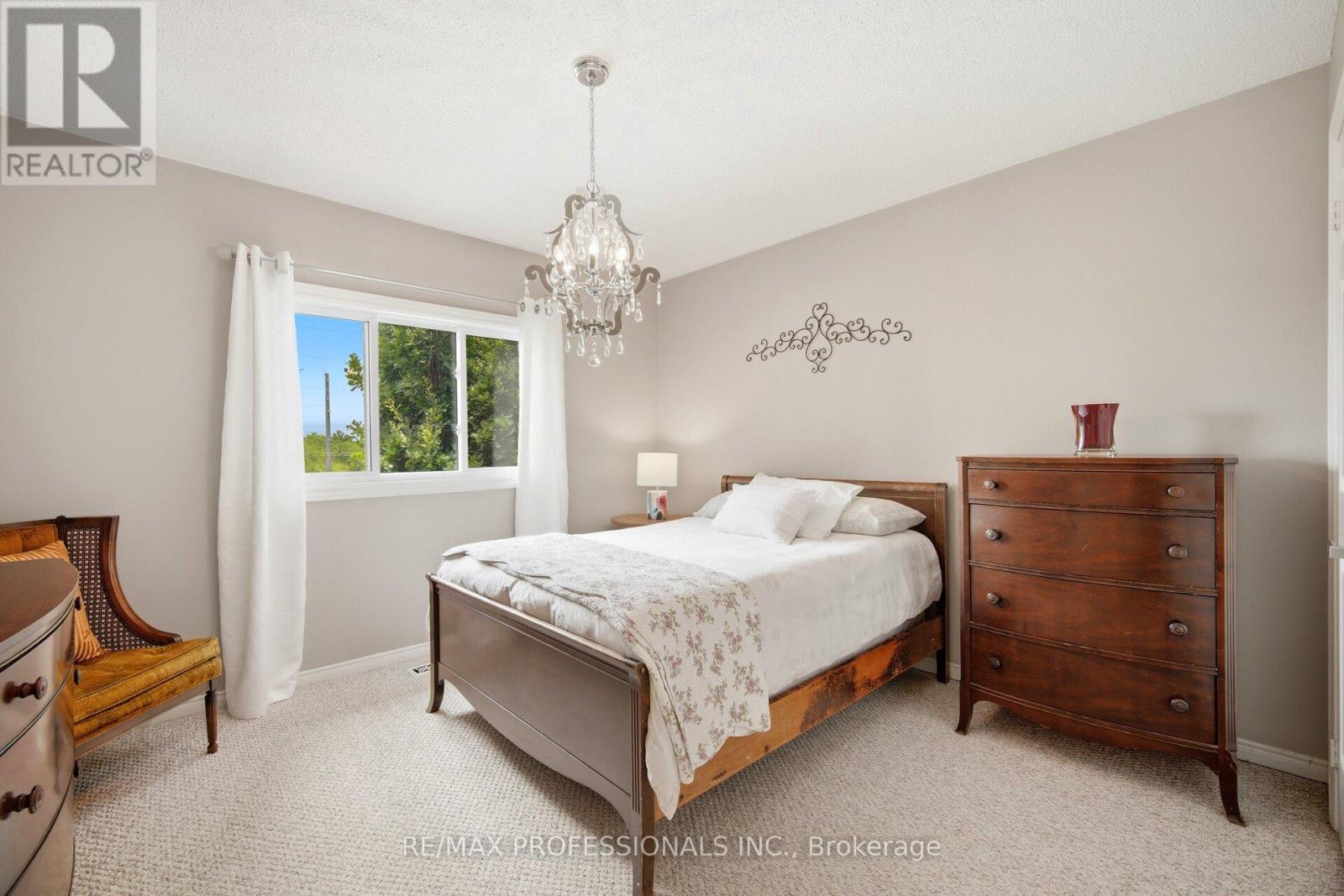18 KINGFISHER COURT - 35