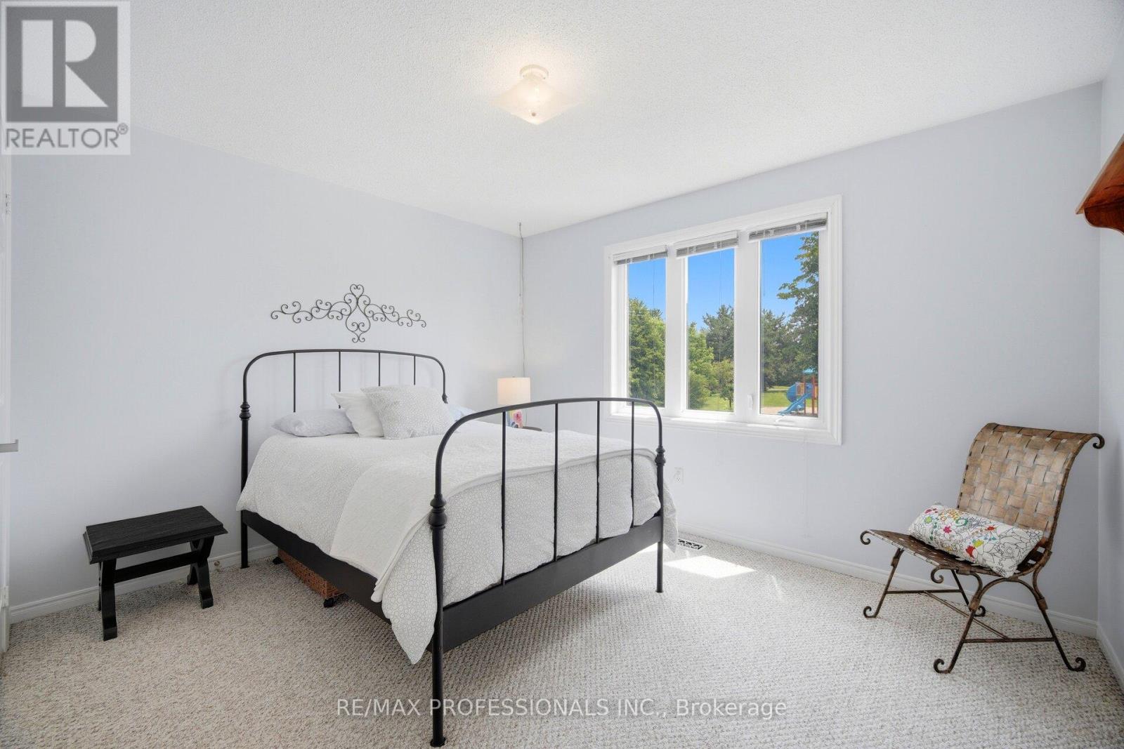 18 KINGFISHER COURT - 36