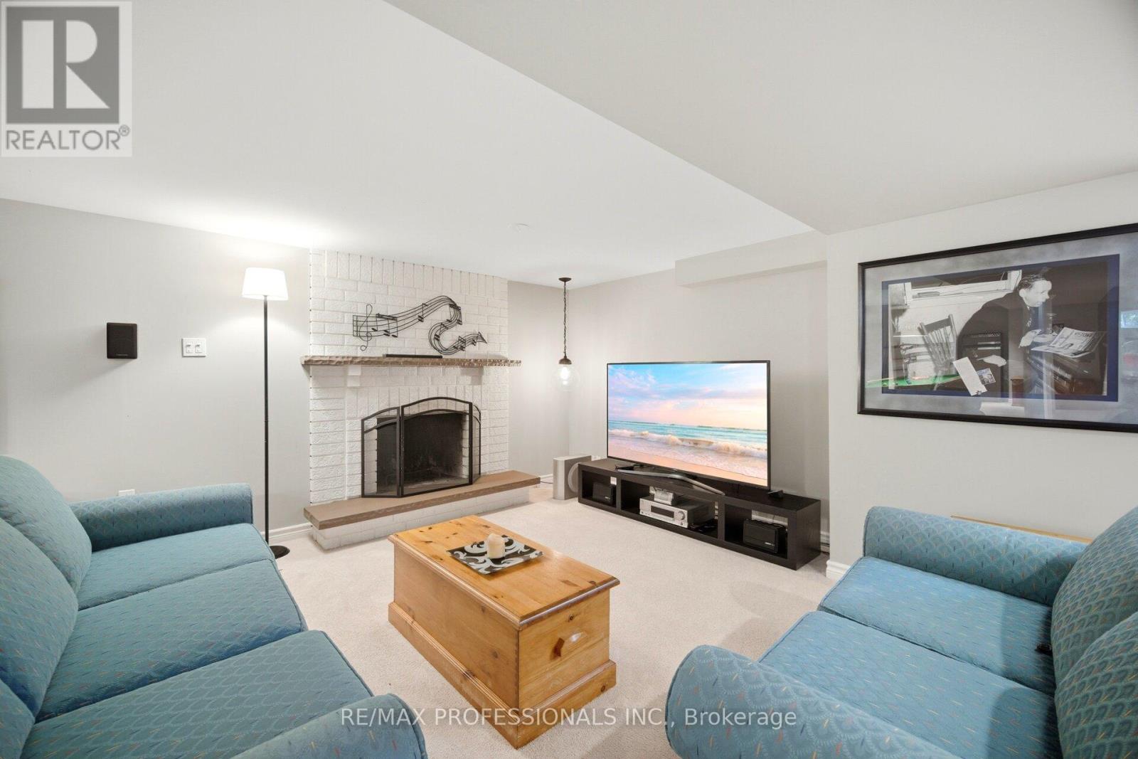18 KINGFISHER COURT - 41