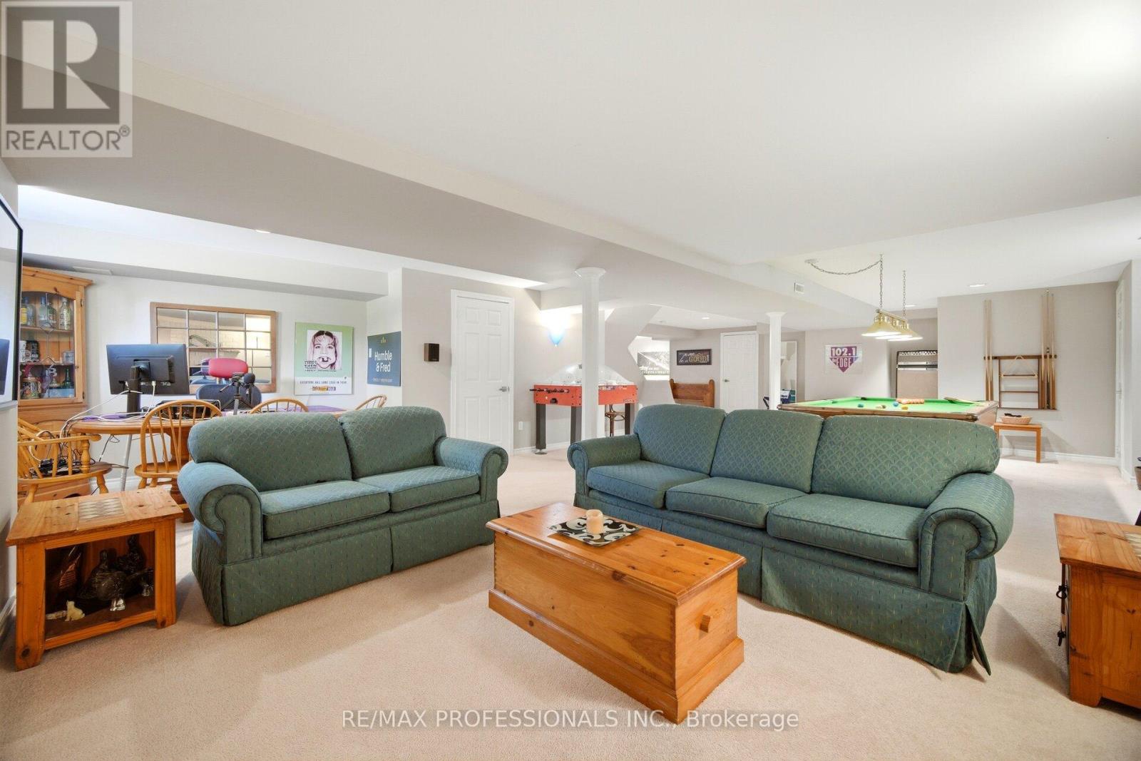 18 KINGFISHER COURT - 42