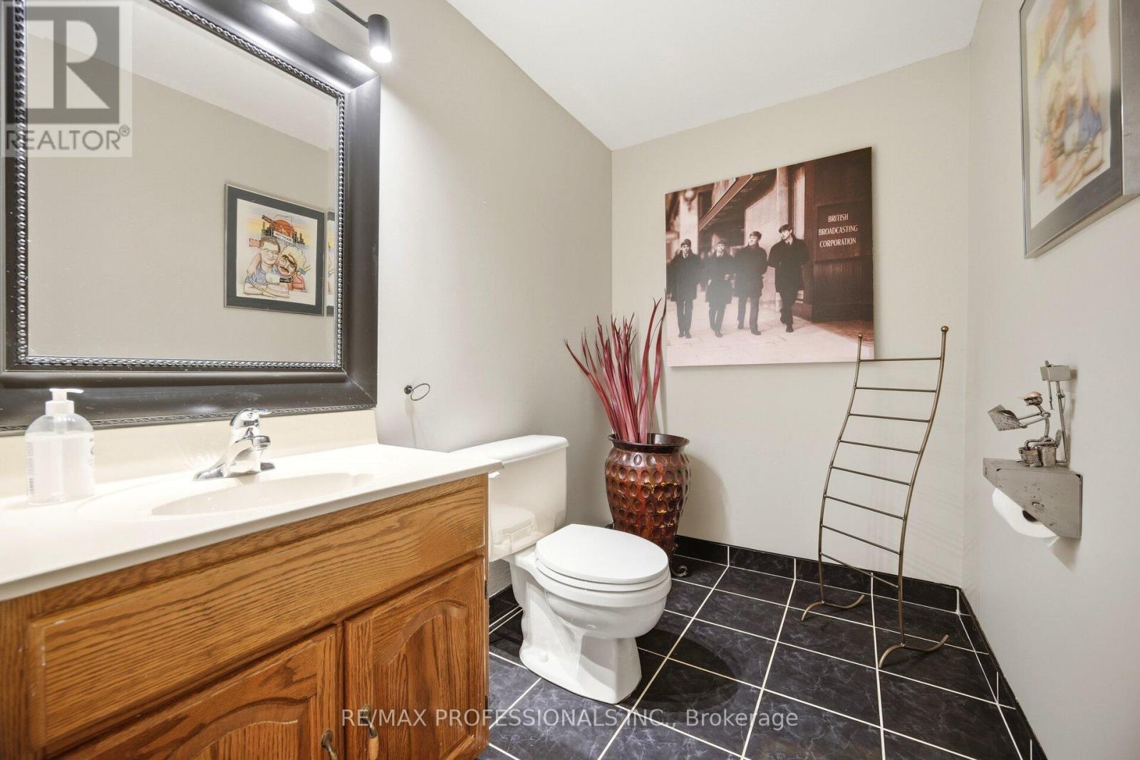 18 KINGFISHER COURT - 44