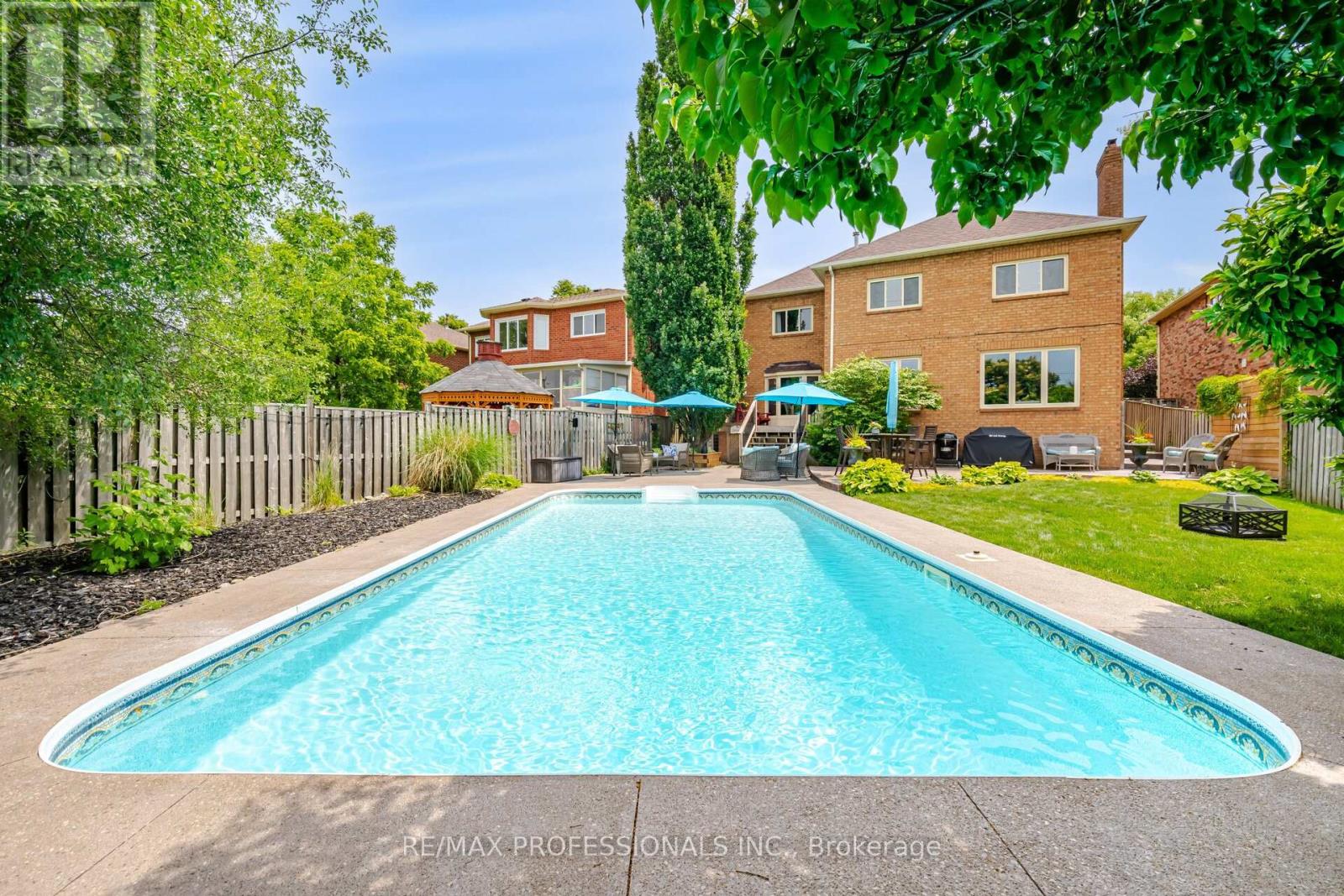 18 KINGFISHER COURT - 47