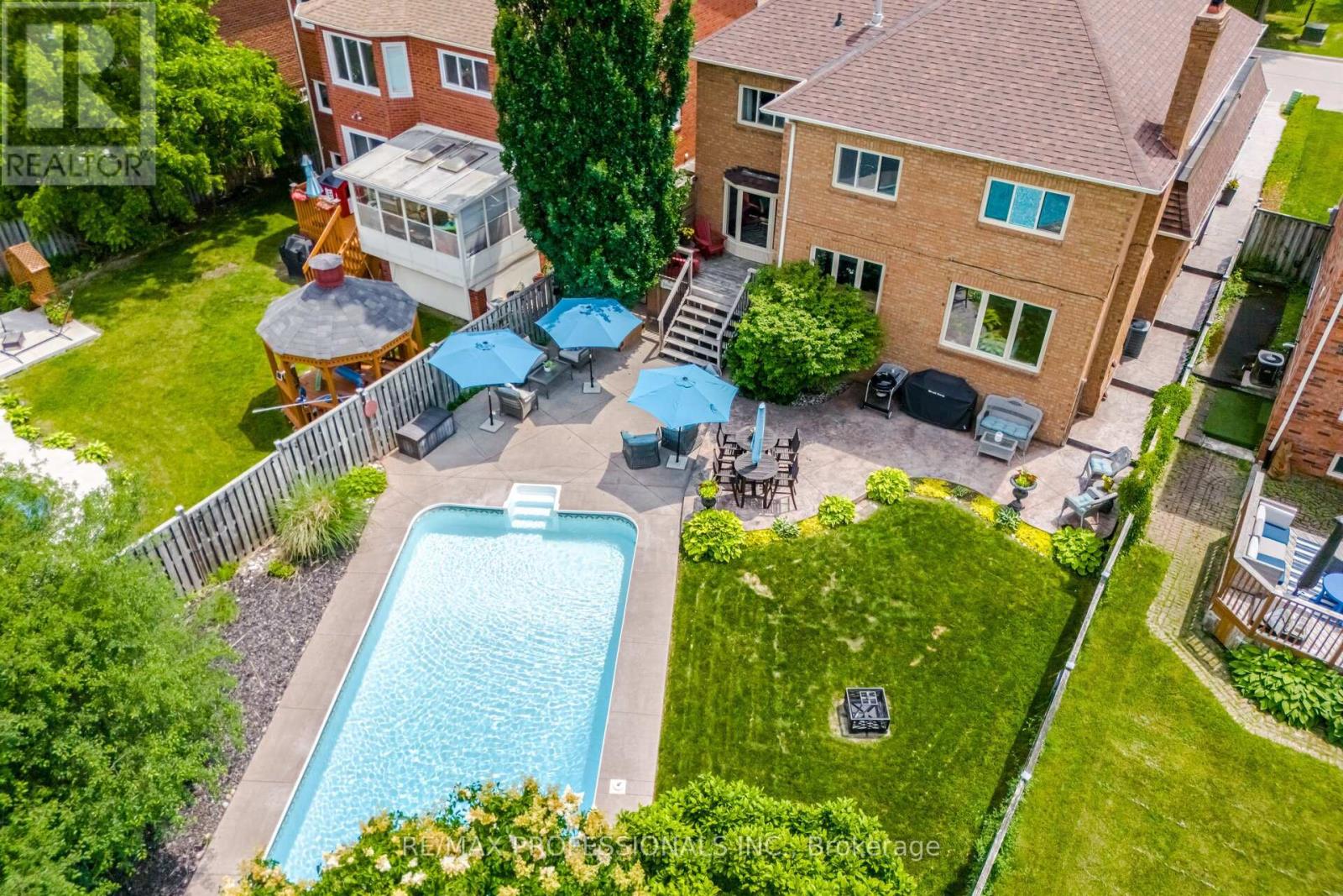 18 KINGFISHER COURT - 48