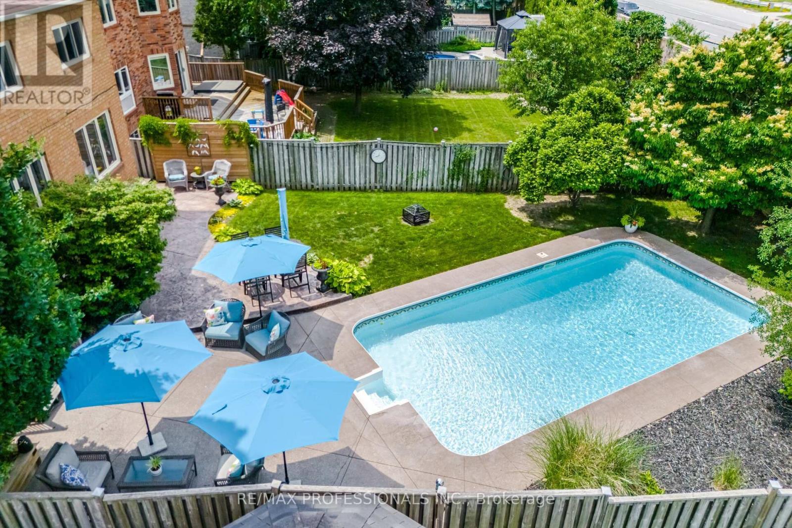 18 KINGFISHER COURT - 49