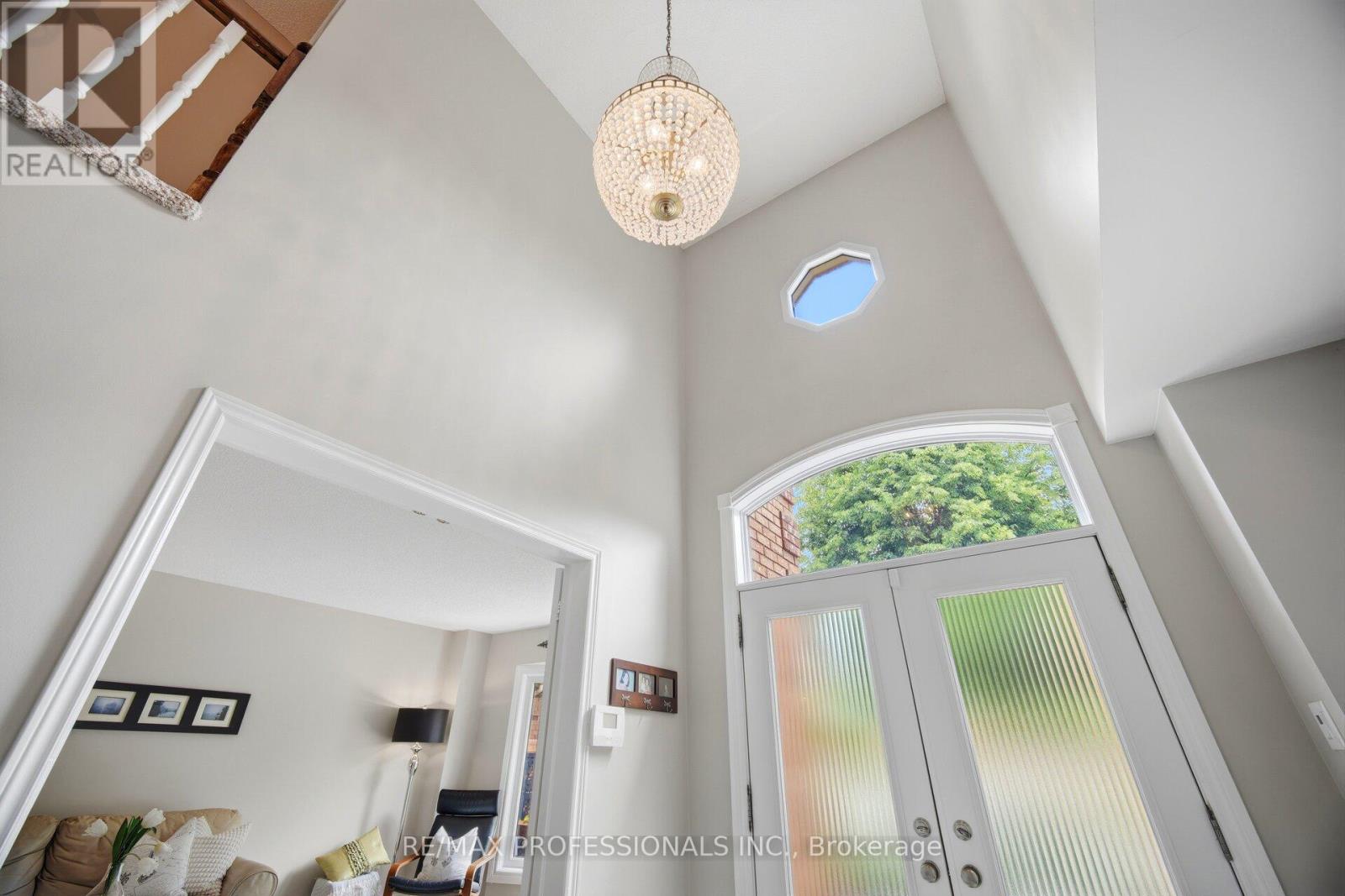 18 KINGFISHER COURT - 6