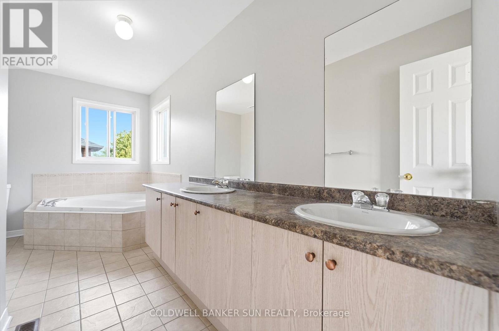 67 TUFTON CRESCENT - 23