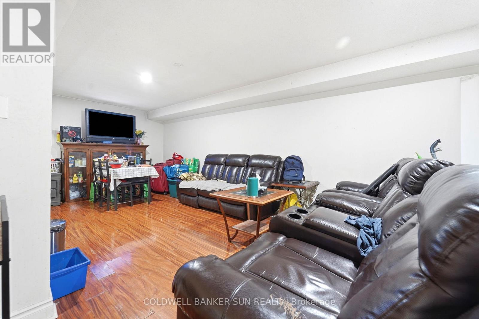 67 TUFTON CRESCENT - 28