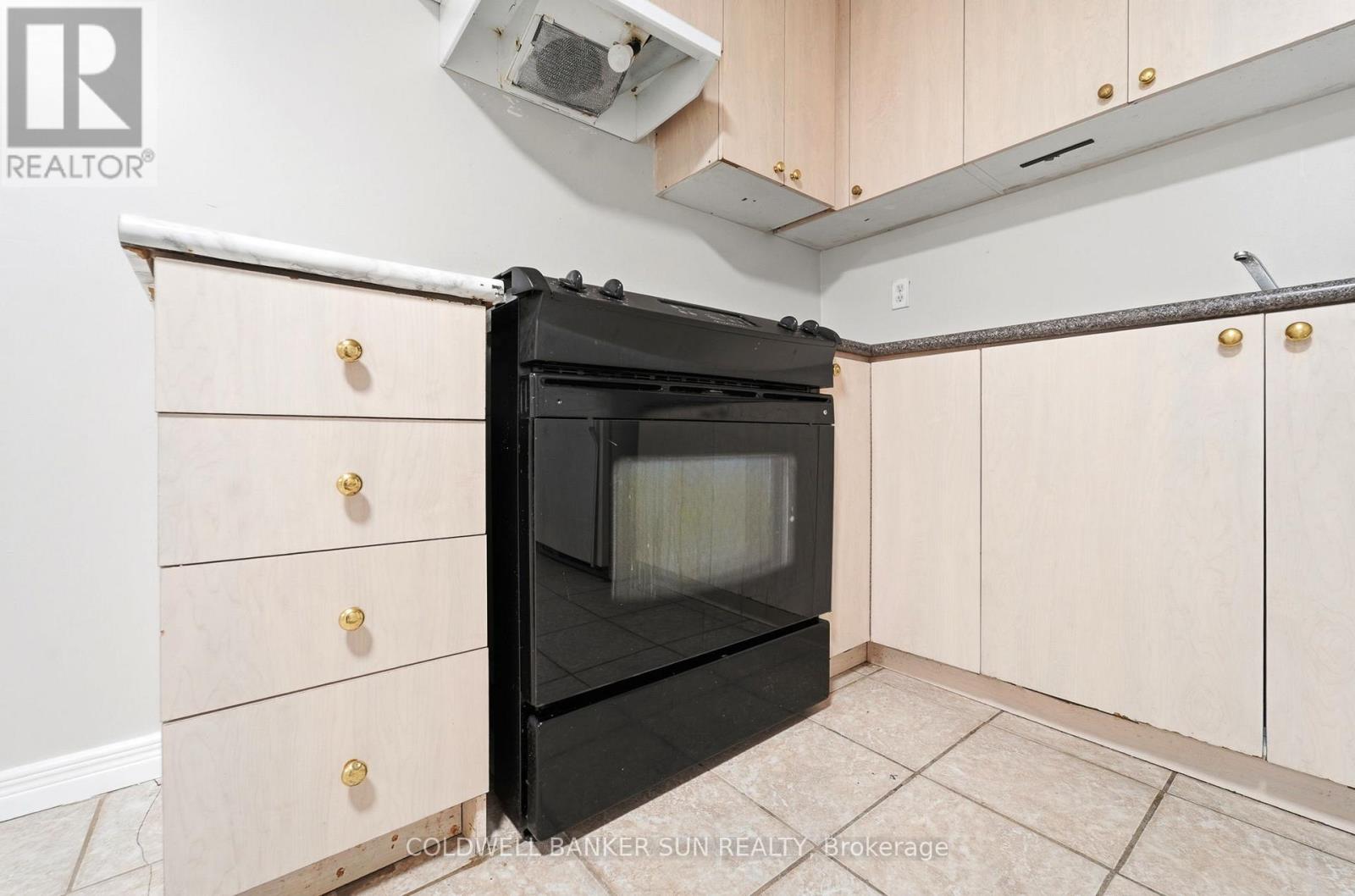 67 TUFTON CRESCENT - 32