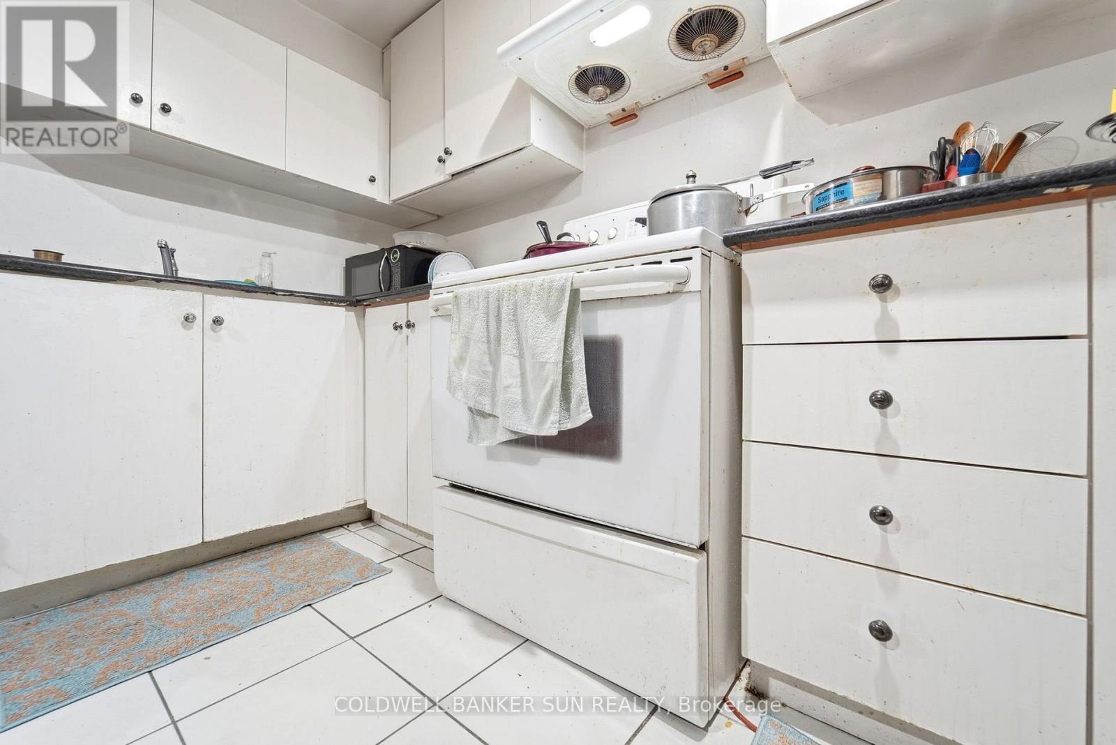 67 TUFTON CRESCENT - 34