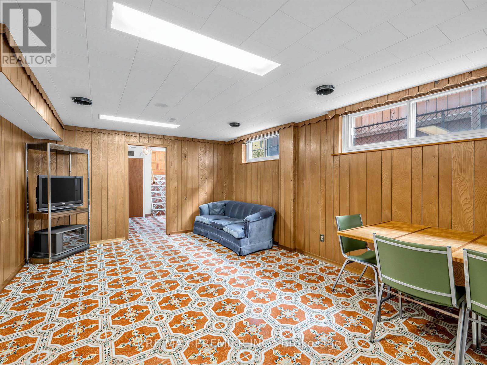 12 GOLDCREST BOULEVARD - 16