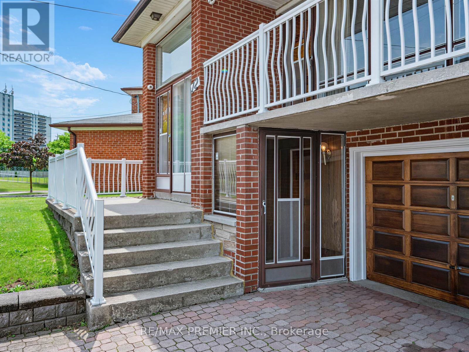 12 GOLDCREST BOULEVARD - 2