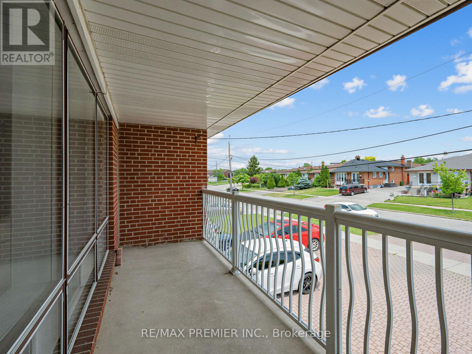 12 GOLDCREST BOULEVARD - 20