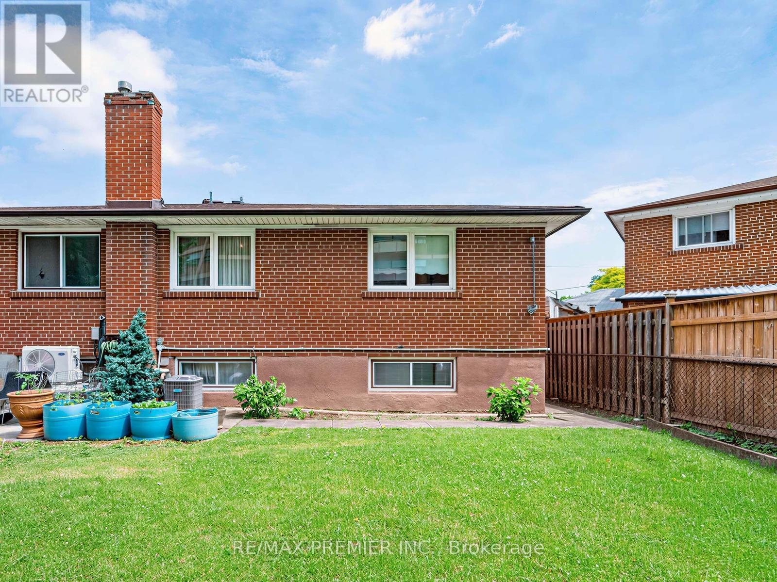 12 GOLDCREST BOULEVARD - 21