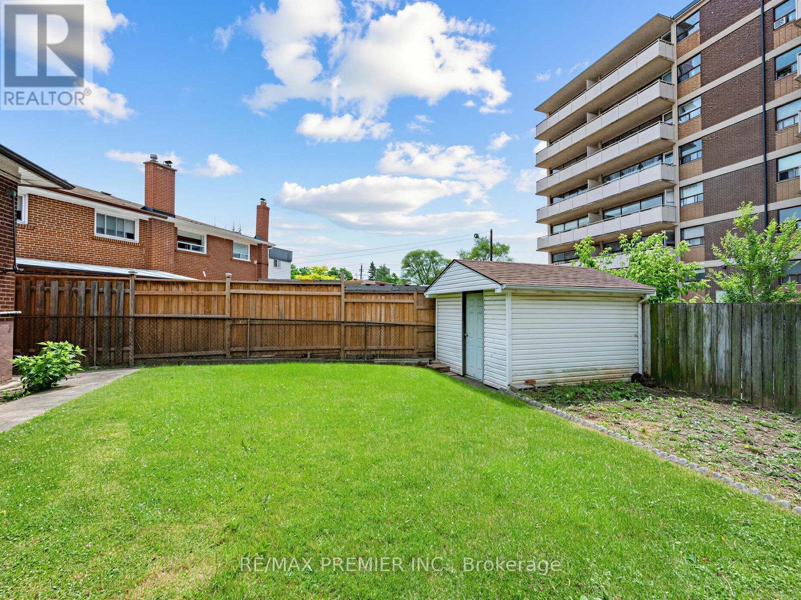 12 GOLDCREST BOULEVARD - 22