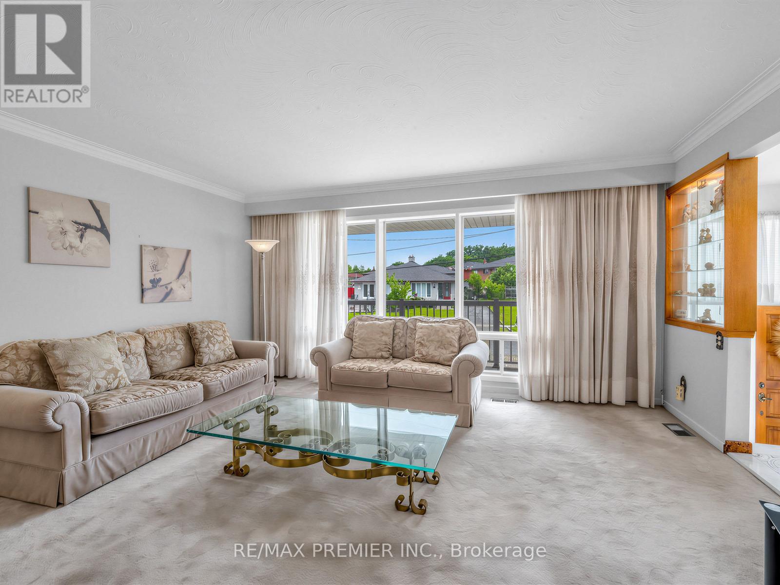 12 GOLDCREST BOULEVARD - 7
