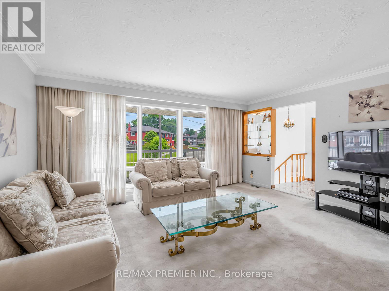 12 GOLDCREST BOULEVARD - 8
