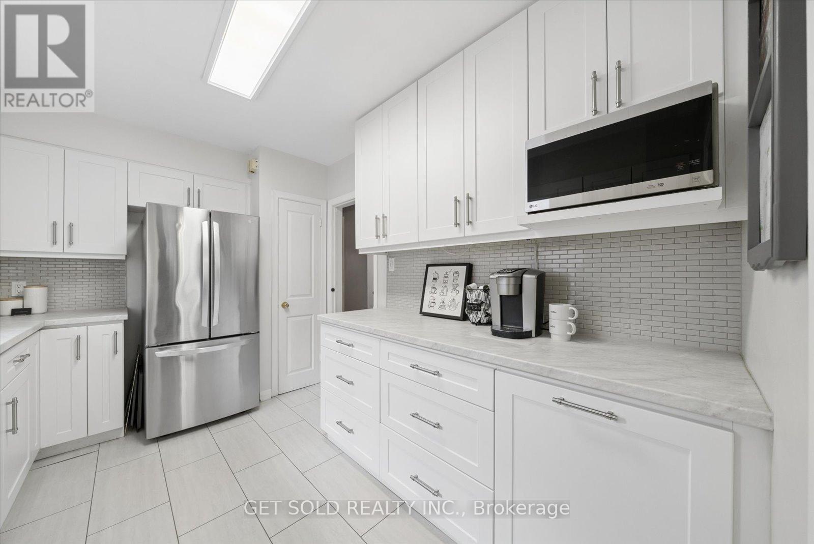 32 CHECKENDON DRIVE - 13