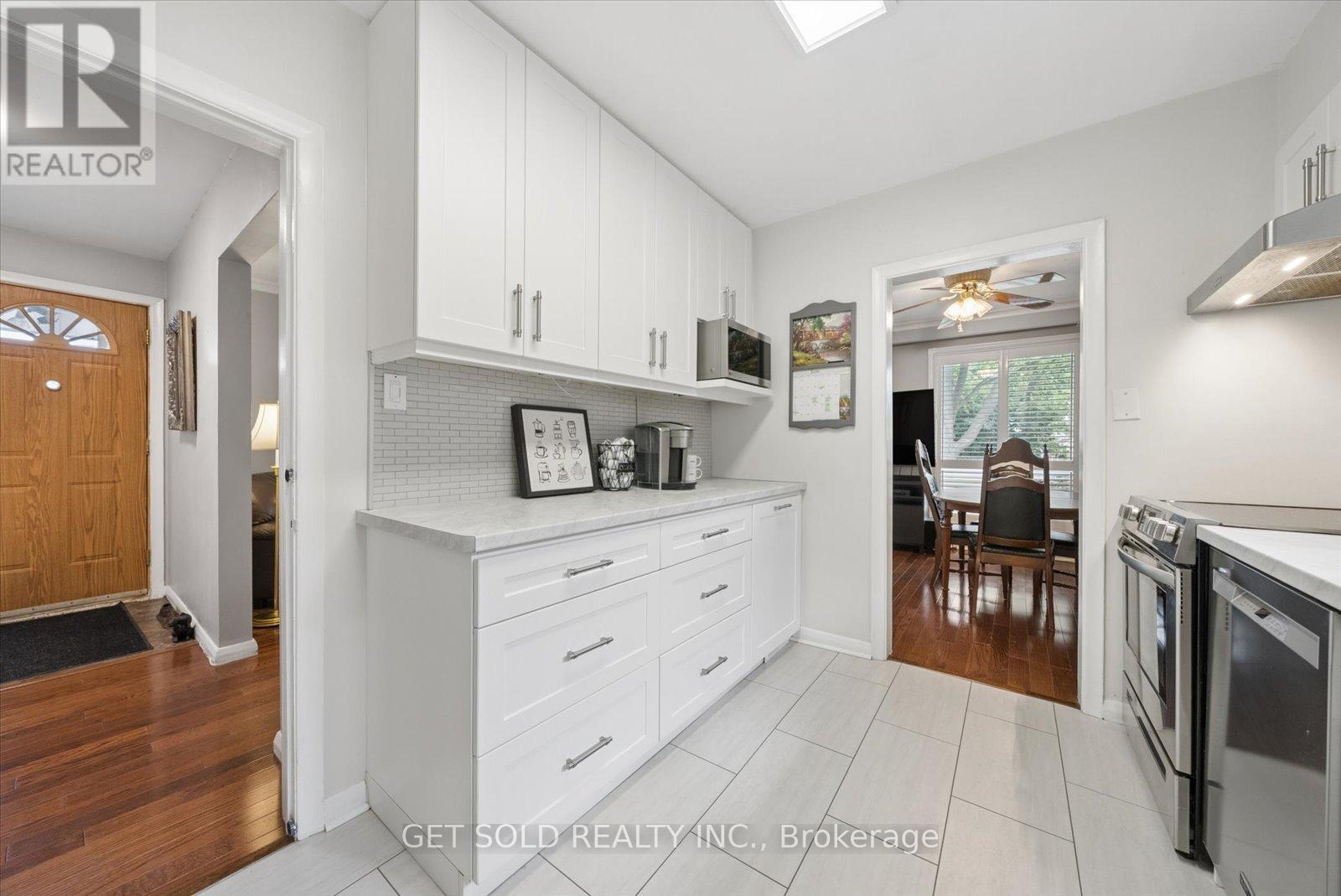 32 CHECKENDON DRIVE - 14