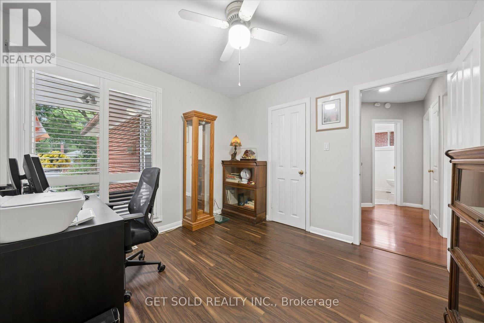 32 CHECKENDON DRIVE - 20